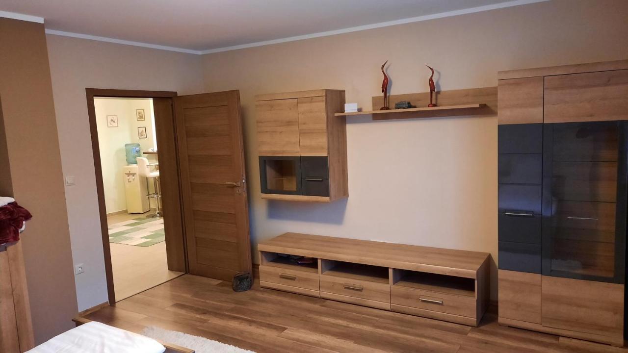 Aranypatak Apartmanhaz โซมบ็อตเฮย์ ภายนอก รูปภาพ