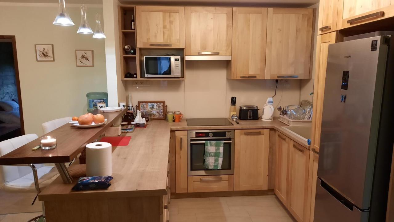 Aranypatak Apartmanhaz โซมบ็อตเฮย์ ภายนอก รูปภาพ