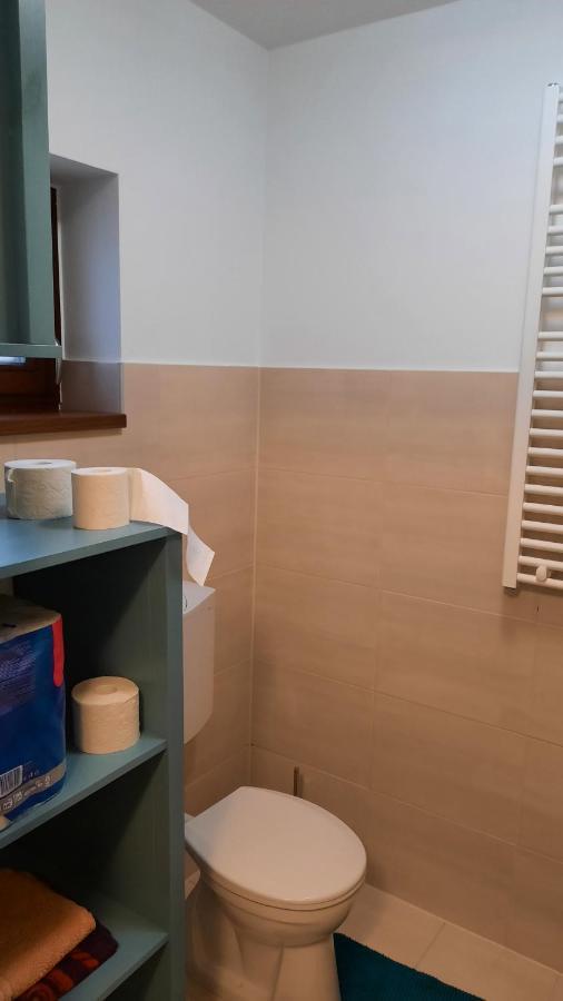 Aranypatak Apartmanhaz โซมบ็อตเฮย์ ภายนอก รูปภาพ